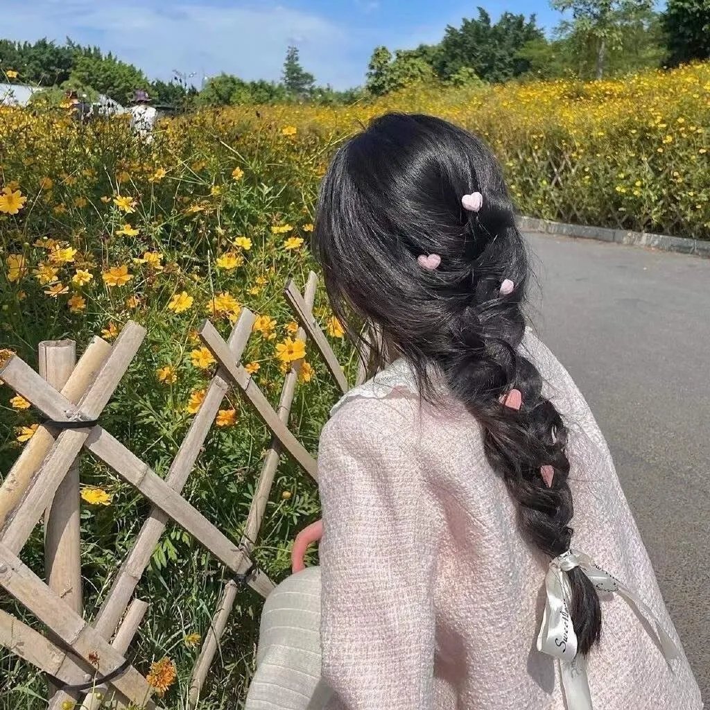 动态漫画·开局强吻裂口女 海报